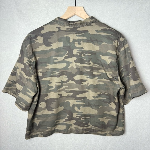 Sanctuary Women’s Camouflage Short Sleeve Button Snap Shirt with Pockets size M - Picture 4 of 11